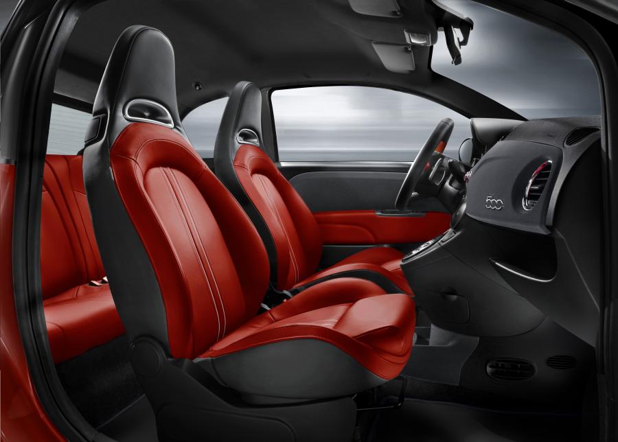 Интерьер Abarth 595C Turismo 2012 года  (фото 18 из 54)
